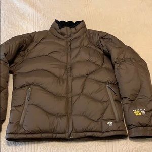 Like new. Mountain Hardwear down jacket. Size M.